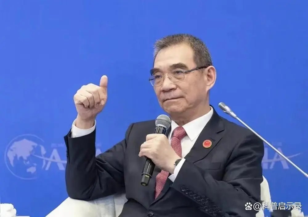 #做早饭时想# 【看看中国的光刻机，你有这资格吗？】2021年，林毅夫先生参加论