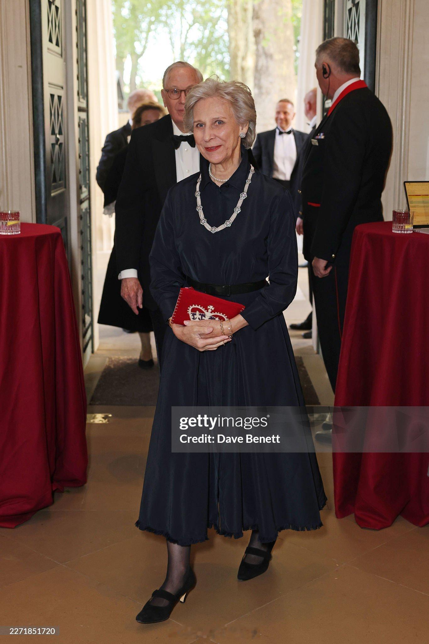 时尚 4月第二期贵圈老太太时尚，本期颜色还挺鲜艳的咧ps，卢森堡刚退休的玛利亚-