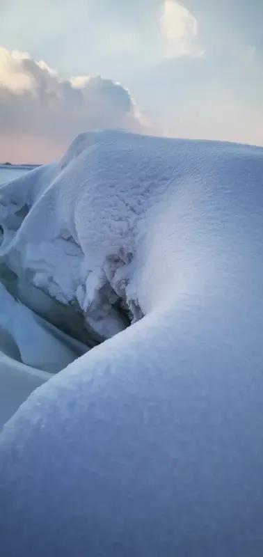 出上：狂风吹散滿天雾，
对下：瑞雪冻结一地冰。