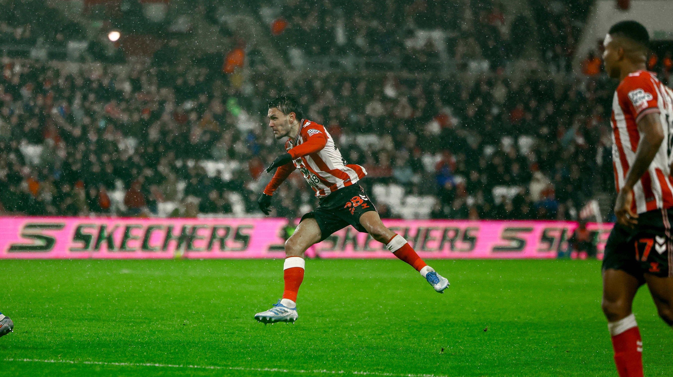 桑德兰中场：客平利物浦让我们自豪，现在更有信心面对曼城