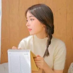 元气少女手捧日程，记录美好时光！女孩下午茶 精致女生下午茶 每日日程规划 时间轴