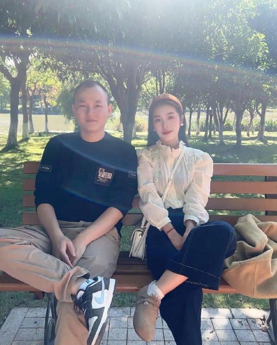 同样的两个人，时隔十四年。 