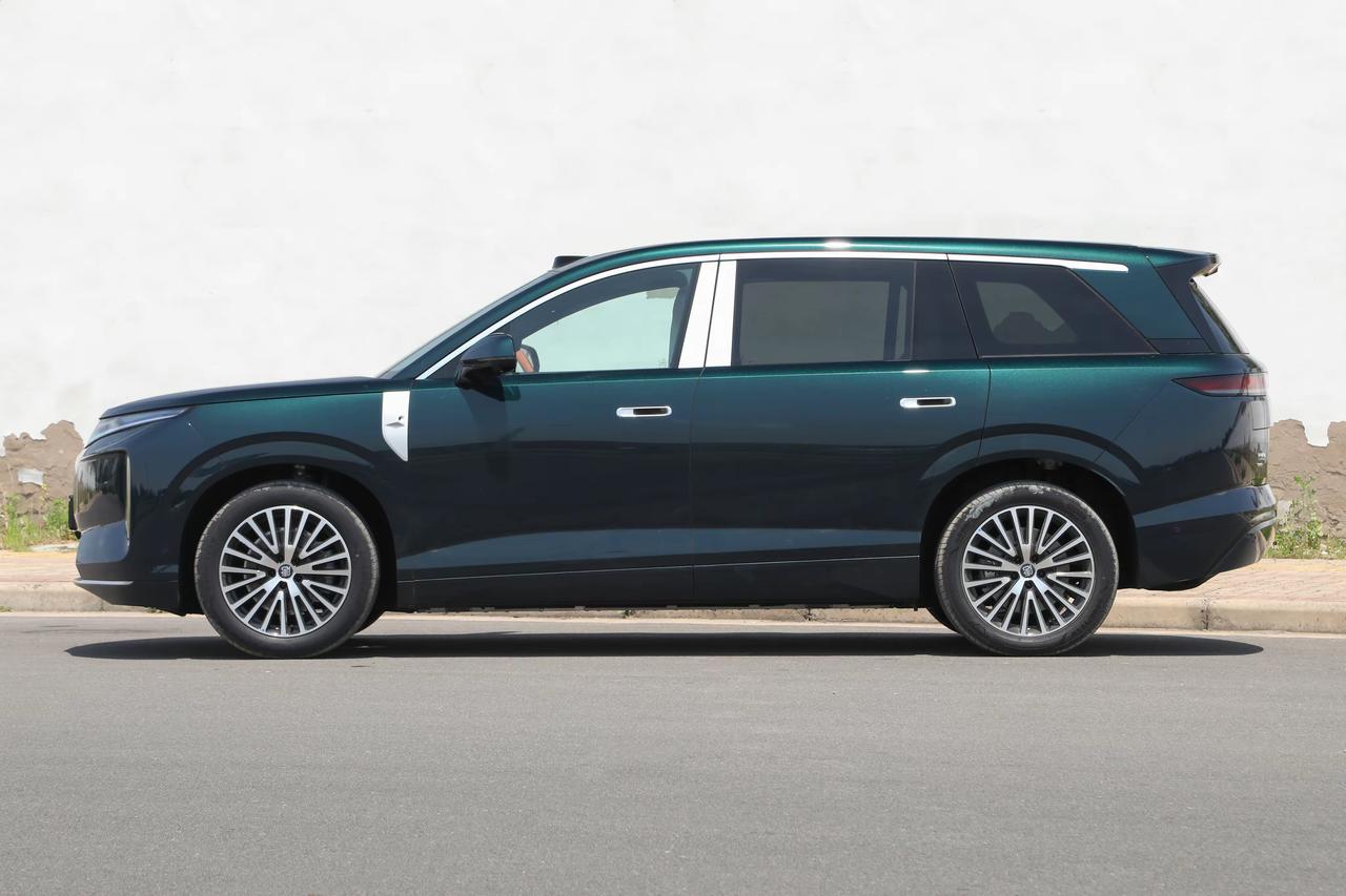 这四款大型纯电SUV，谁更大气?

大唐EV，超长续航。
零跑D19，超高性价比