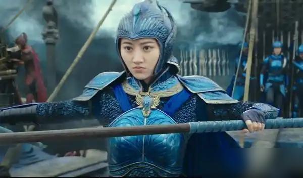 看张艺谋这部大片，我头一回对那些吃人的怪兽产生了名为“心疼”的错觉。

那些绿皮