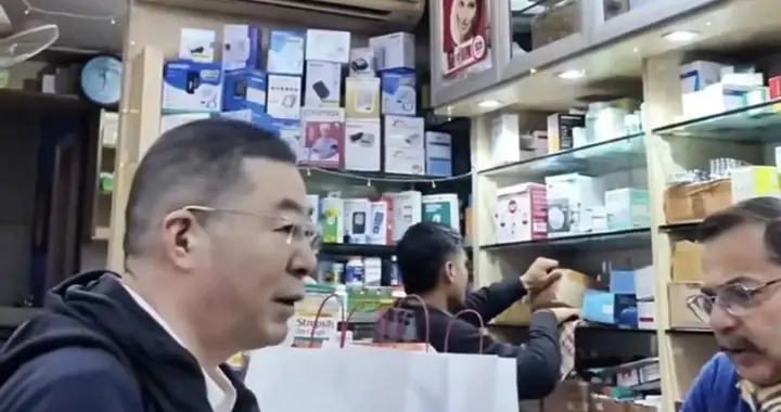 电影《我不是药神》原型陆勇时隔五年重返印度，确诊白血病23年后计划今年停止服药，他去年