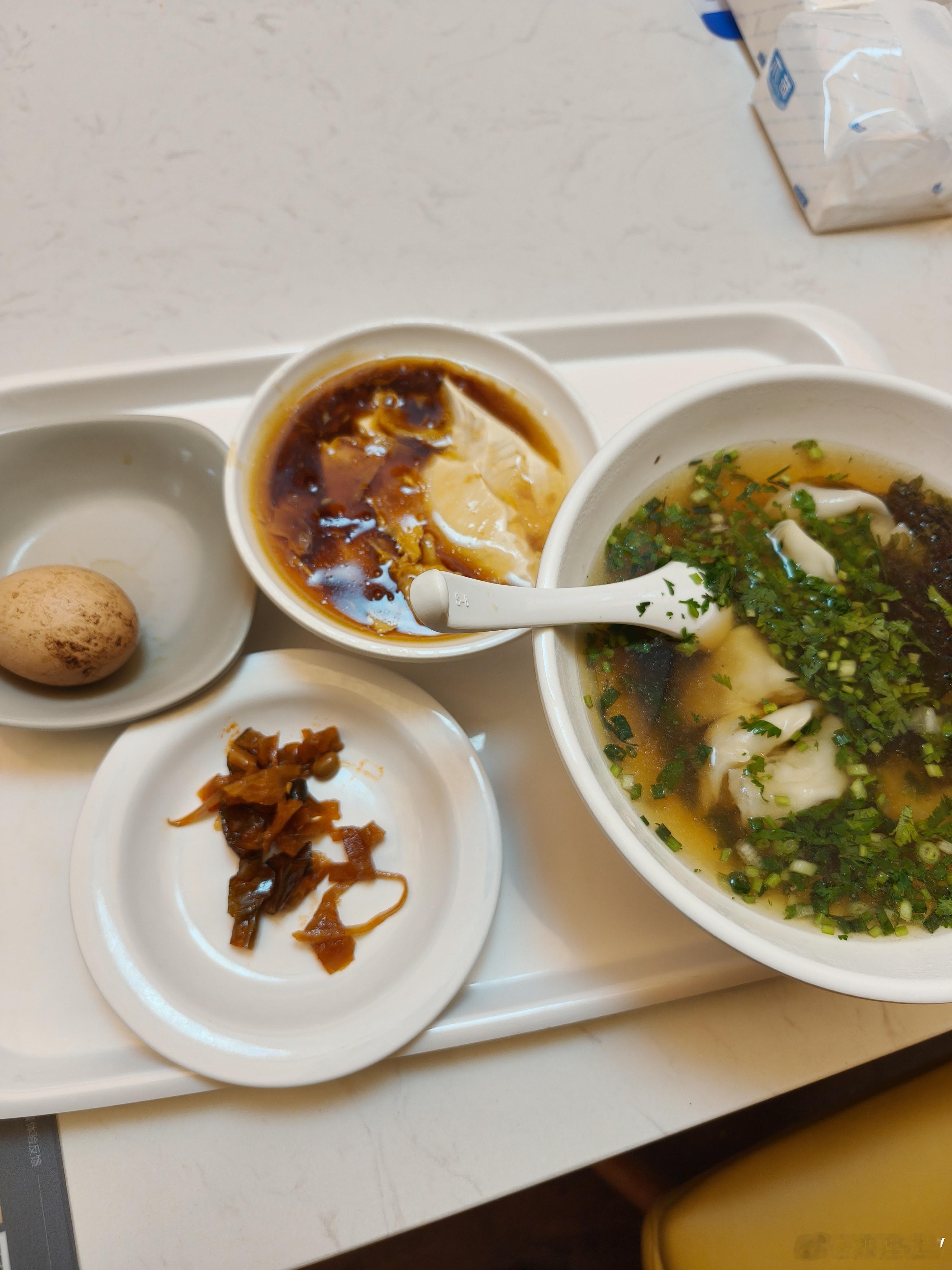 居然等到了在腾讯食堂吃早餐。看推迟到不早于08:45才去吃的，本来以为赶不上了，
