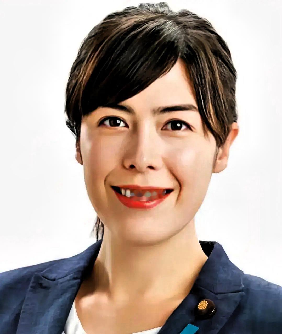 小野田纪美批评我国以经济作为武器对付他国，阻止他们发展的步伐。她认为这些我国想要