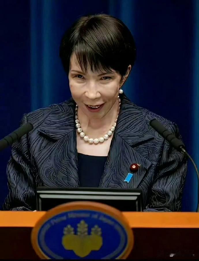 高市不拜鬼的背后！

12月26日，高市早苗没有如期去拜鬼，就在东亚地区绷紧的神