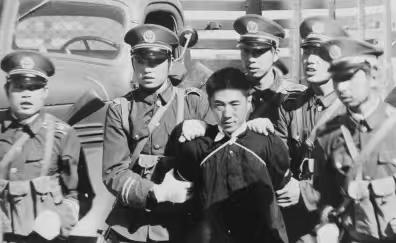 1979年，青海，一个17岁少年被连捅14刀，凶手当众叫嚣：“我爸是省委干部，我