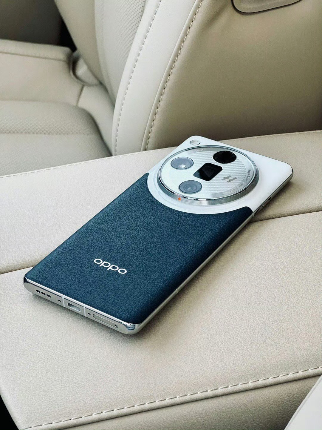 OPPO Find X7 Ultra这机器还是打算裸奔了背面海阔天空设计还是好看