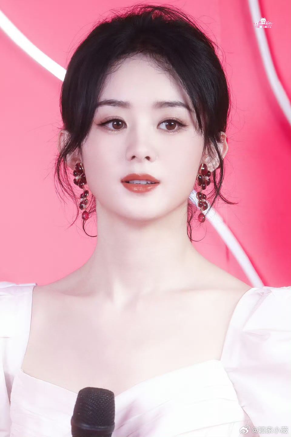 赵丽颖[超话]365天安利赵丽颖 “她知道每一本书都是别人的白月光她会尽力去演好