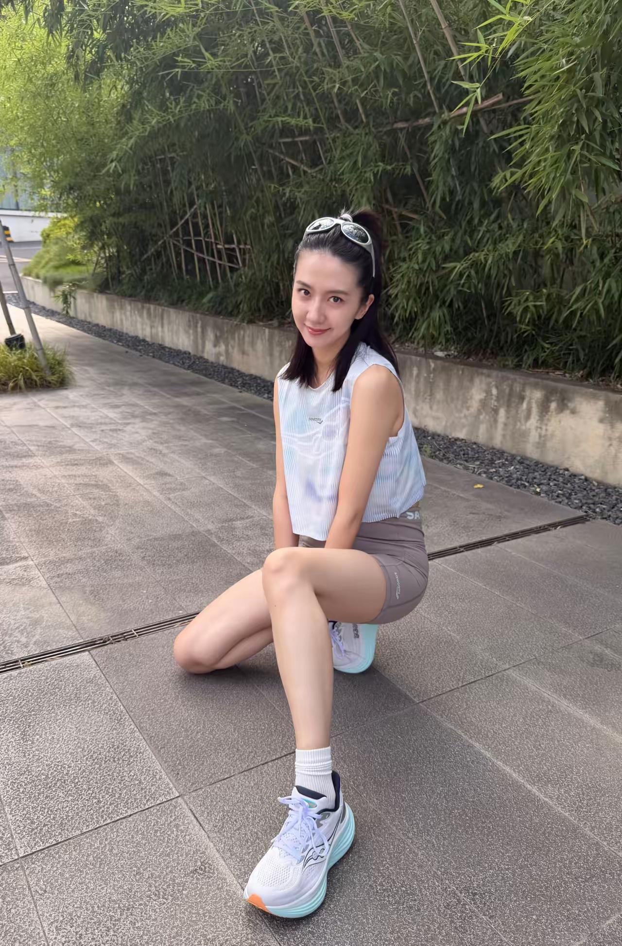 爱运动的美女明星许龄月，长的好看颜值高，气质好，演技派，可惜就是不知道为什么始终