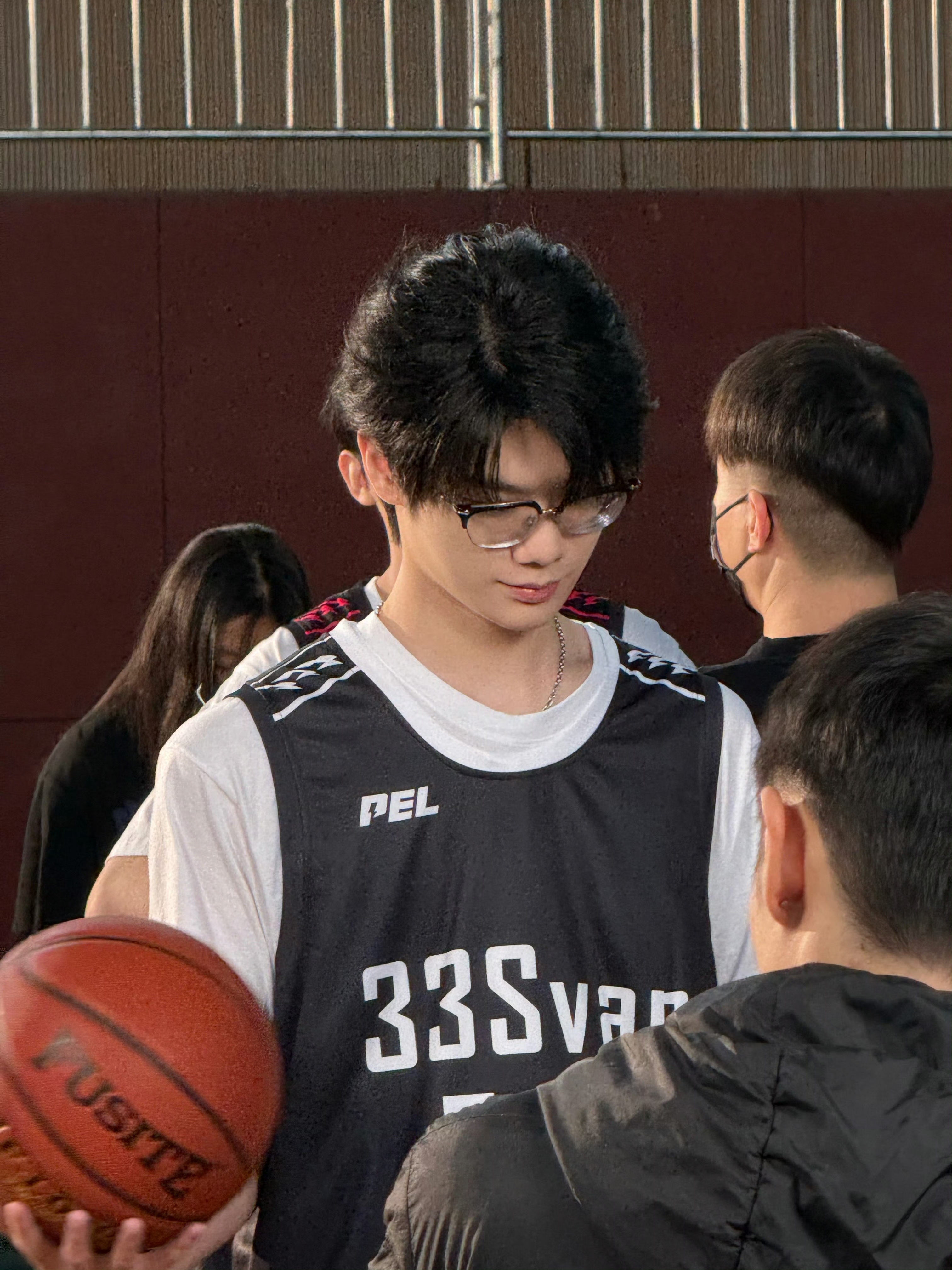 33短剧拍到凌晨三点才下班 短剧人的深夜战场：灯光不灭，创作不停，为了每一个镜头