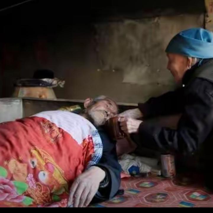 告诉朋友们，人根本没有死后再一个下辈子，死了就是死了，就是一堆泥土，再过回五十年