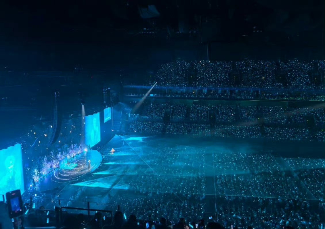 梓渝演唱会蓝海应援梓渝粉丝的蓝海