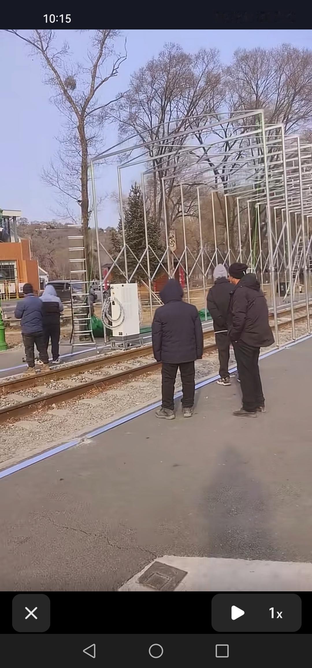 吉林市北山公园正在建设带有充电桩的火车车库，莫非观光小火车项目要启动了？

吉林