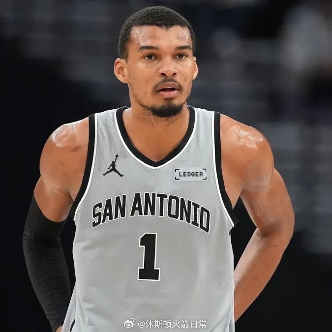 Chris Haynes：文班核磁共振检查结果正常，没有出现严重伤情。他接下来的