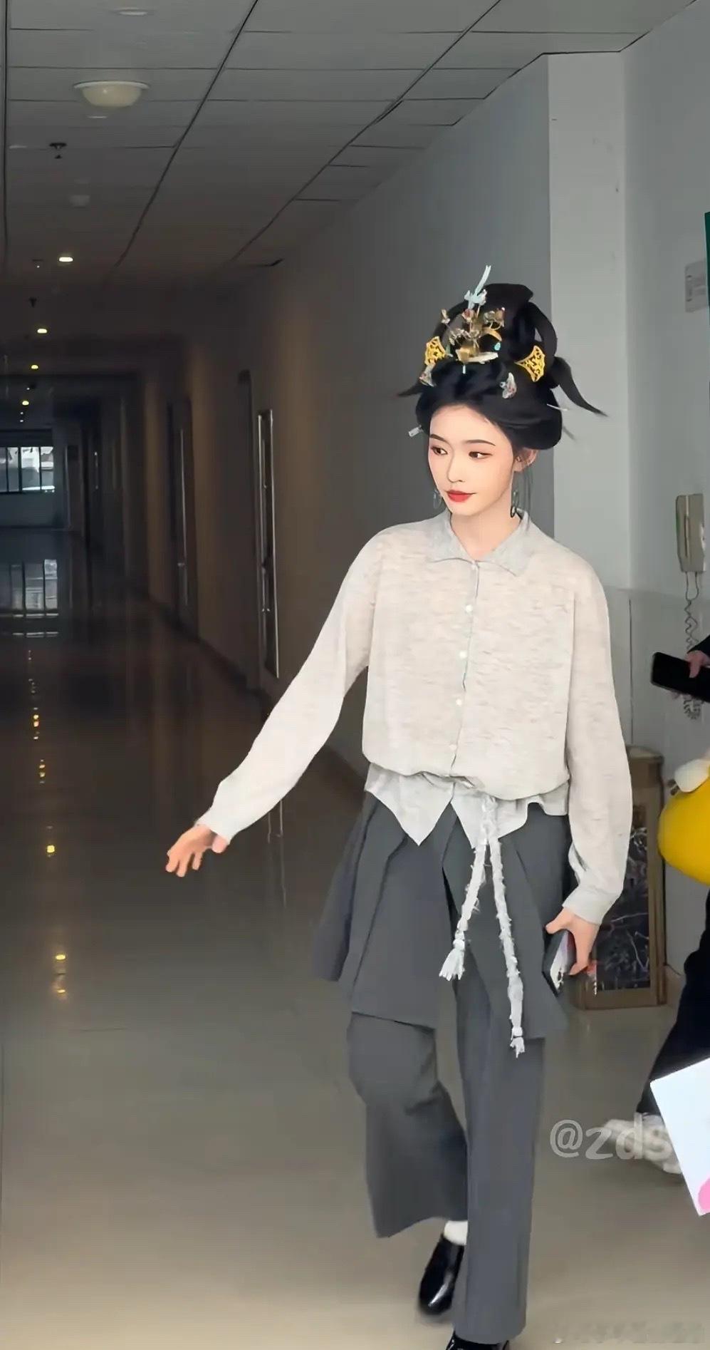 林允路透比剧好看林允静态比动态美我也对她的样貌还停留在美人鱼她现在怎么这么好看了
