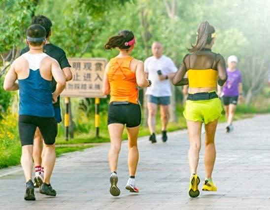不用去医院体检，身体若能有这5种运动表现，恭喜。身体太健康了