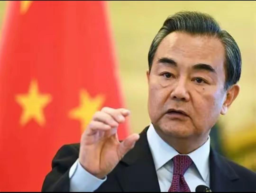 新加坡联合早报昨晚（12月27日）报道：“中国外长王毅将同柬埔寨和泰国外长于星期