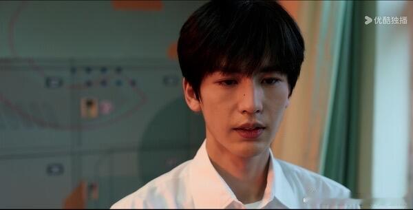 张凌赫《樱桃琥珀》里的状态怎么样，演校草有说服力吗 ​​​