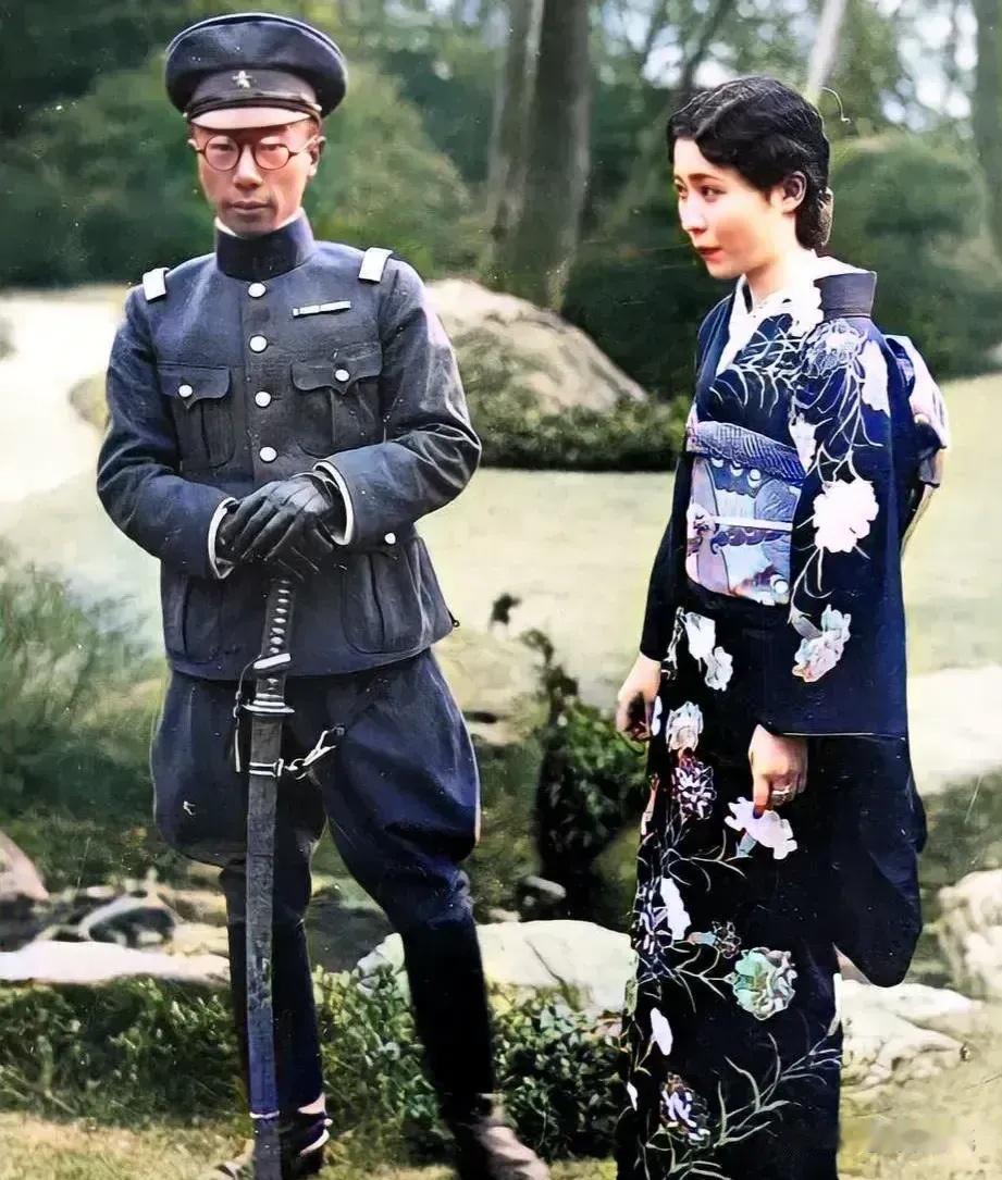 一张拍摄于1937年的老照片，地点是在东京。照片中的男子叫做溥杰，他是末代皇帝溥