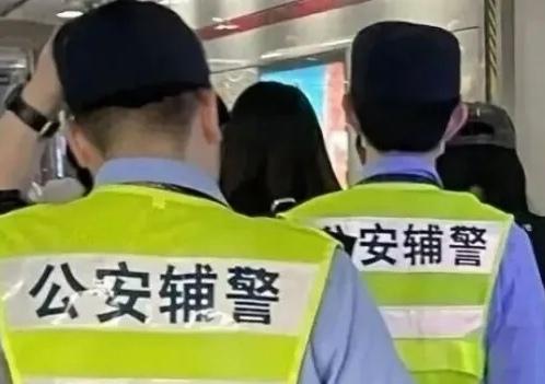 有网友问：辅警夫妻能在同一单位上班吗？

至目前为止，没有针对性的规定。但通常情