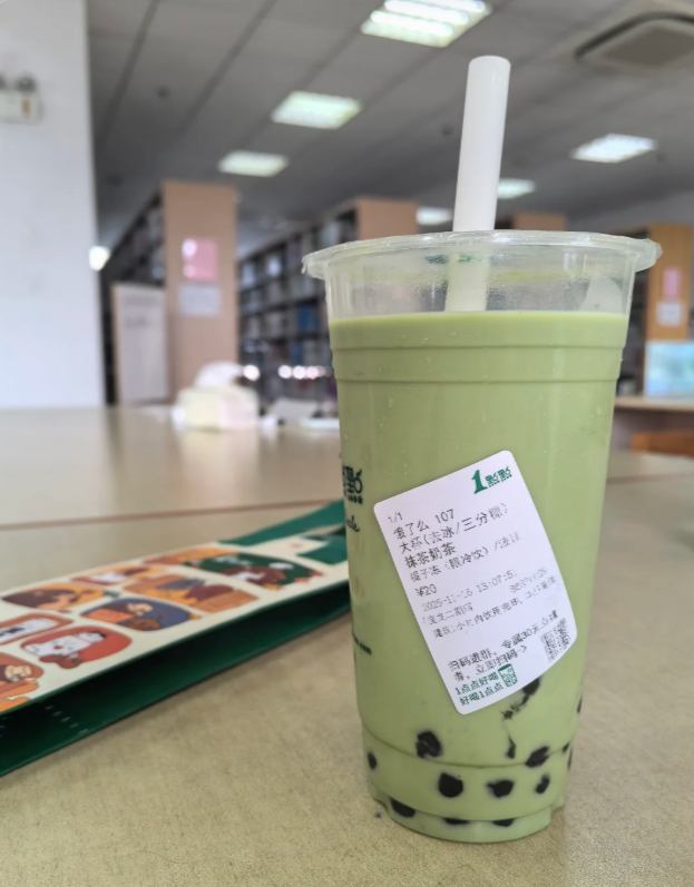易烊千玺邀你上千问AI购物千问免单 AI卷到什么程度我自不必多说，这次千问真得做
