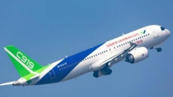 美国这一刀捅的可真够狠！一刀直插C919命脉，中国引以为傲的商飞C919客机，交