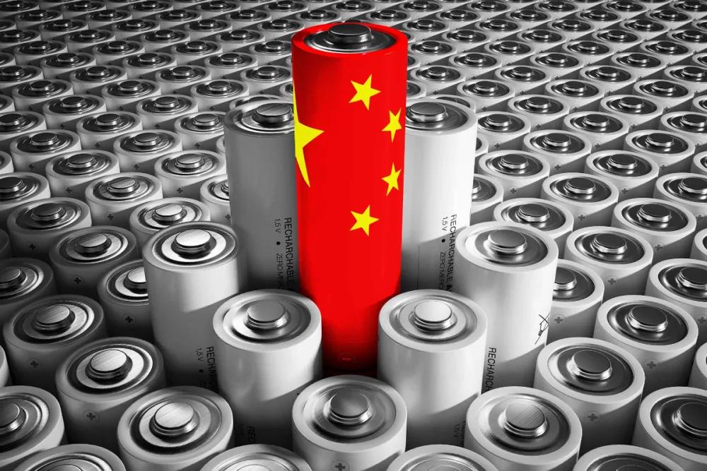 重磅！中国新电池来了！

全球动力电池需求爆涨，咱们中国占了超七成产能，却一直被