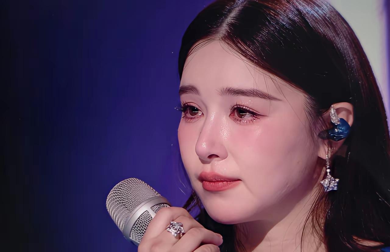 看阚清子总忍不住心疼。
 
最近她在舞台上唱歌，调子起高了点，中间明显卡了一下，