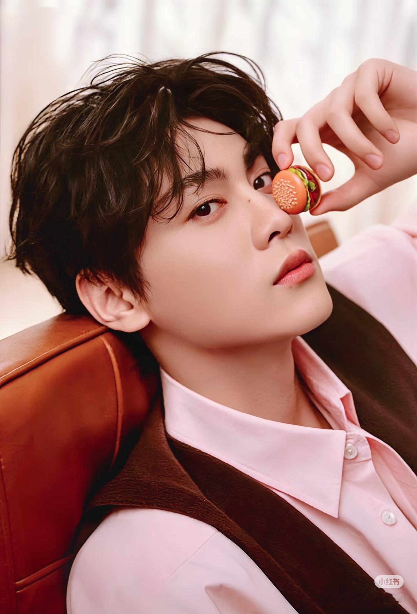 田栩宁拍商务表现力越来越好了，很松弛