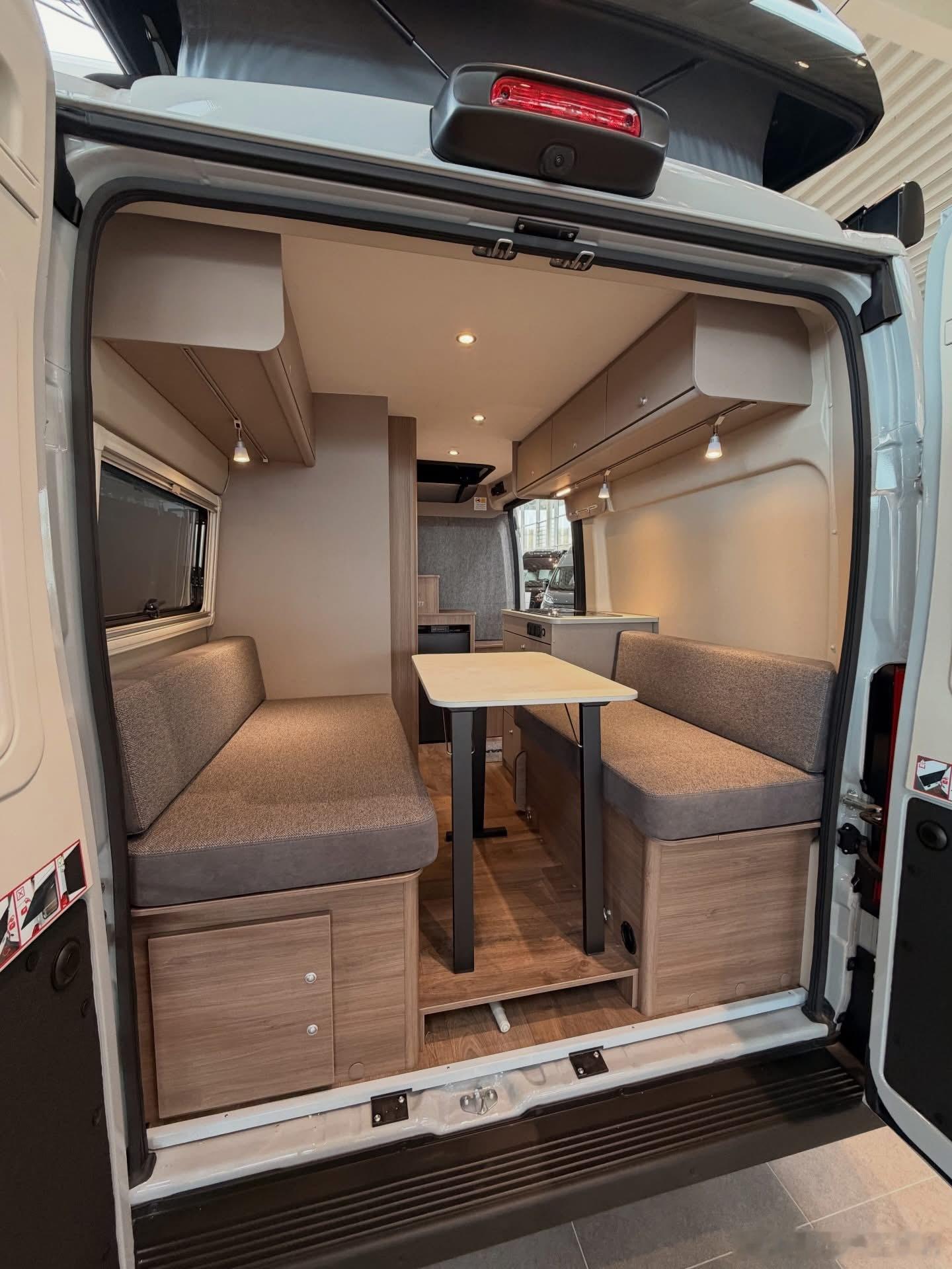 适用于小型车的布局，有对于这一种升顶结构的保温隔热很多朋友收有疑惑，那么事实上只