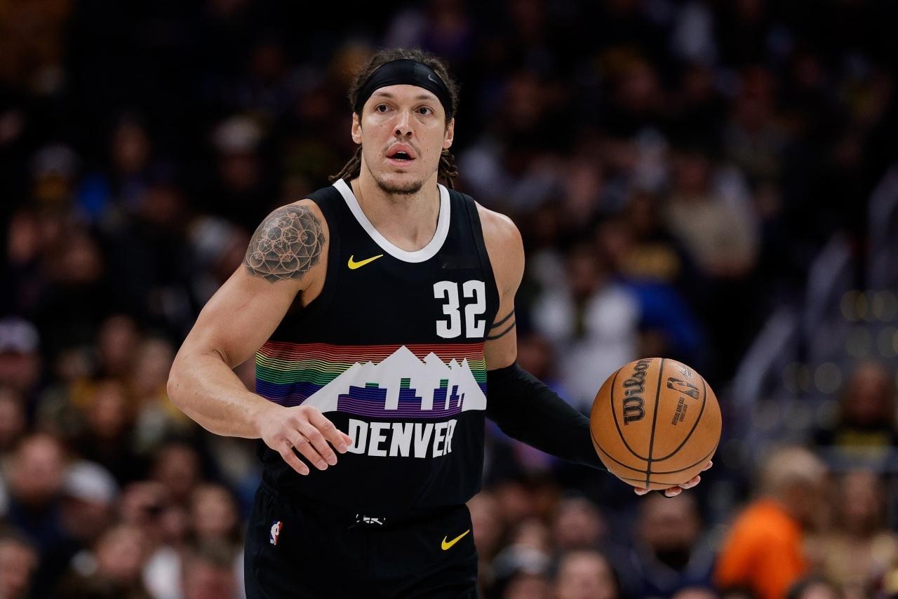 掘金主帅阿德尔曼表示，穆雷和小哈达威今天大概率出战，阿隆-戈登的出战状态为赛前决