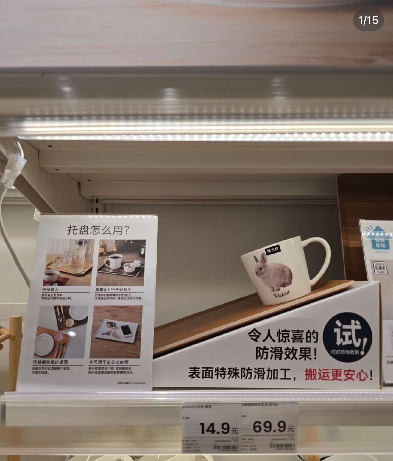 车企卷二排这么久，有一个细节一直没人认真做——小桌板的材质。现在大多数车型的二排