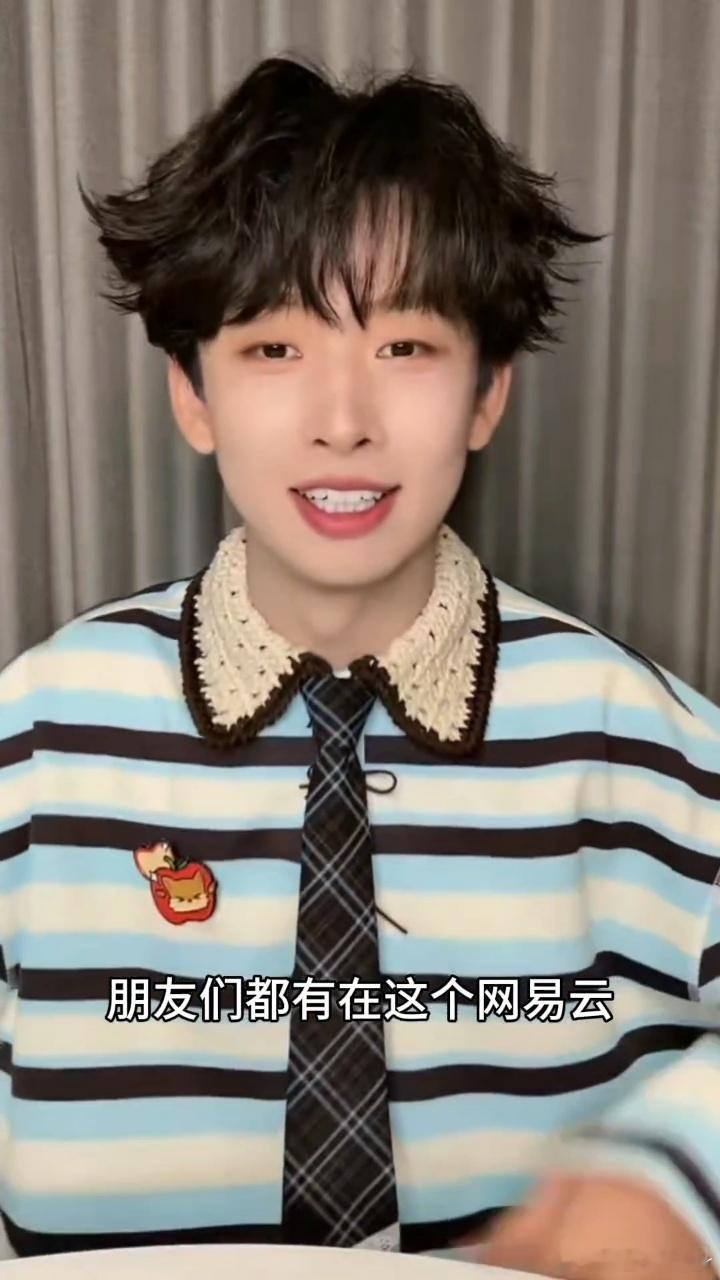 齐思钧直播齐思钧生日直播变ktv现场 齐思钧直播清唱新歌也太绝了，温柔又有故事感