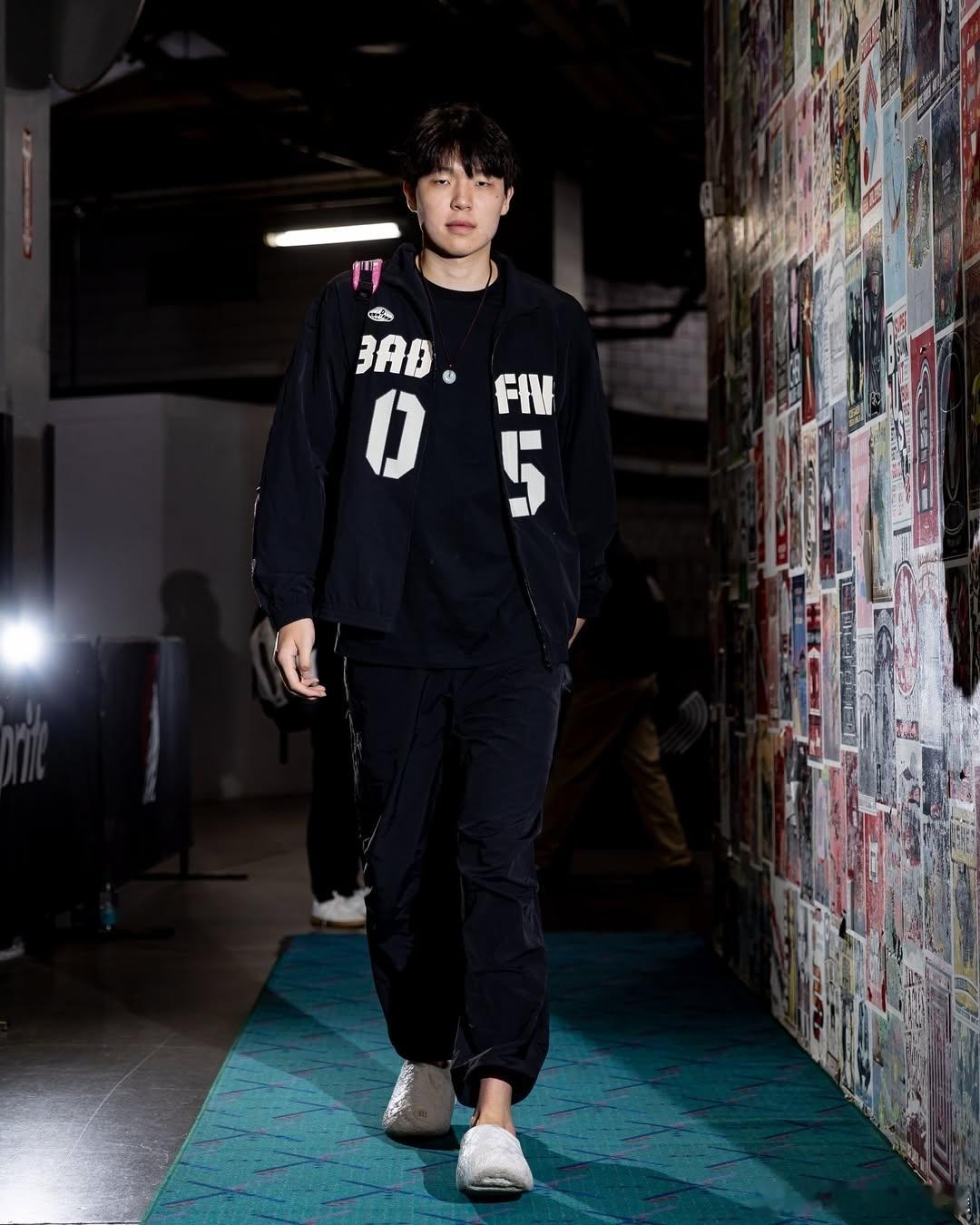 杨瀚森主场上班，今天的比赛12点，下饭时间