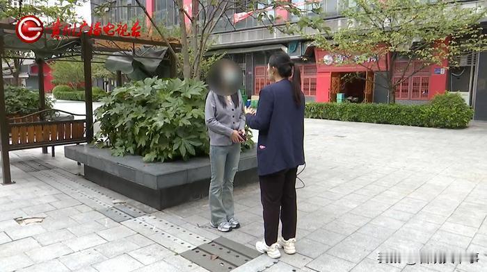 贵州贵阳，女子喝了点酒去足疗店按摩，没成想，男技师突然把她内裤脱掉，将手伸向她的