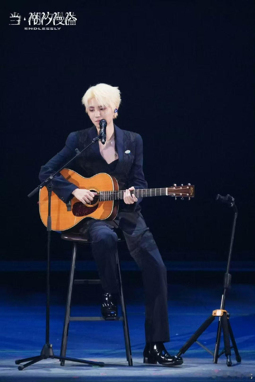 王俊凯大战黄子韬王俊凯黄子韬同天开演唱会 王俊凯演唱会退场天才演唱会日程撞期，王