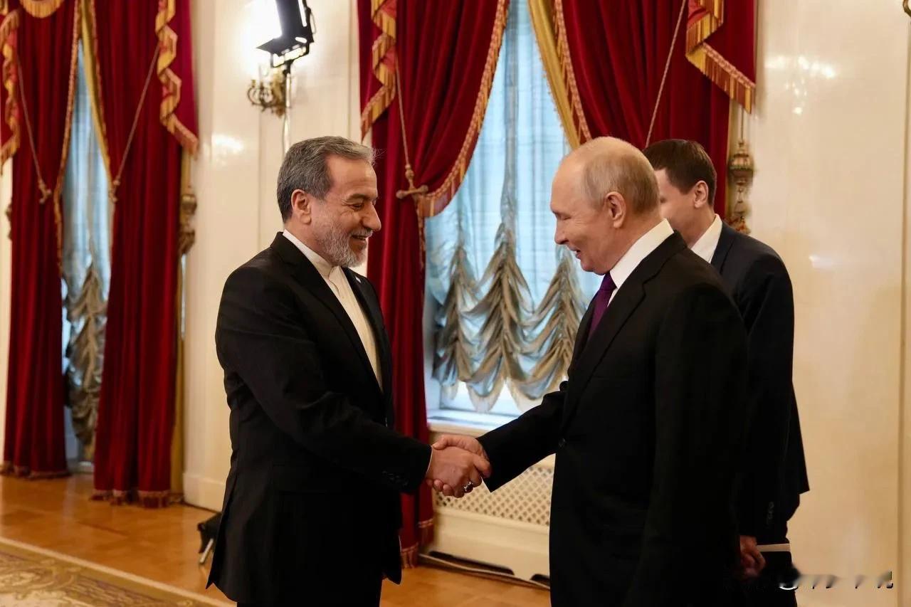 伊朗打赢美国，外长被普京破格接见
伊朗外长阿拉格齐出访俄罗斯，而这是自美伊冲突以