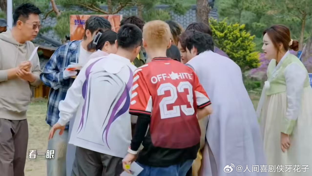 我着急吃瓜就鹿晗这样鹿晗吃瓜急头白脸具象化哈哈哈哈哈 鹿晗用行动告诉你什么叫“急
