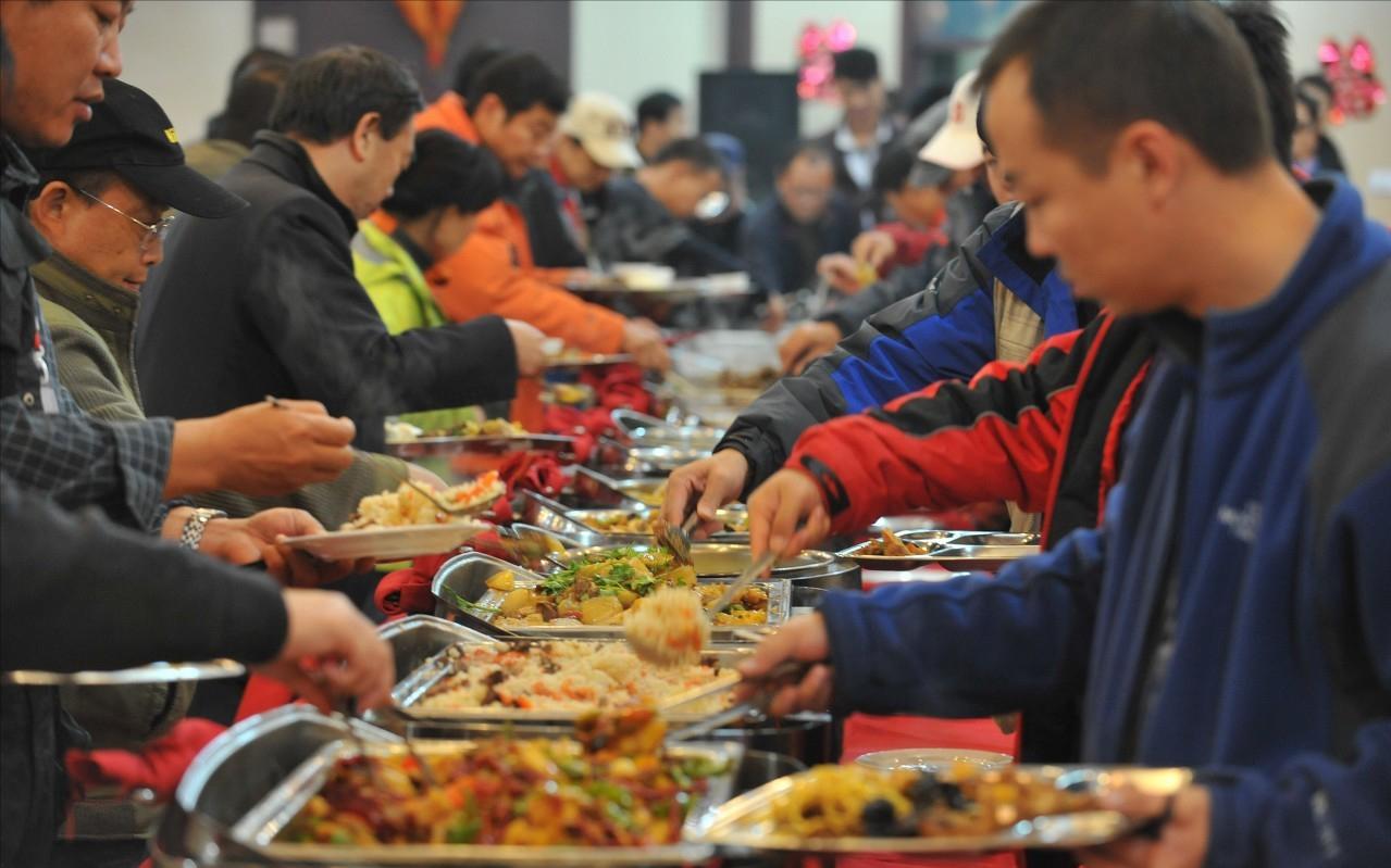 最近闲逛发现，街上的自助似乎一下子多了起来，尤其是大商超里面，还开了很多家，且花