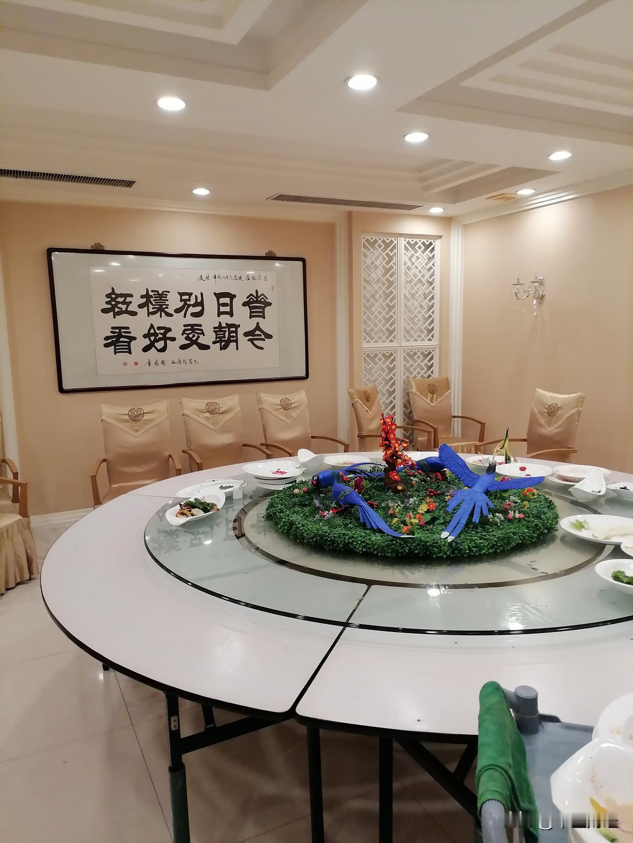 能称得上老字号的饭店，确实有绝活。就拿绍兴的老字号馆子来说，每家都有拿手好菜。像