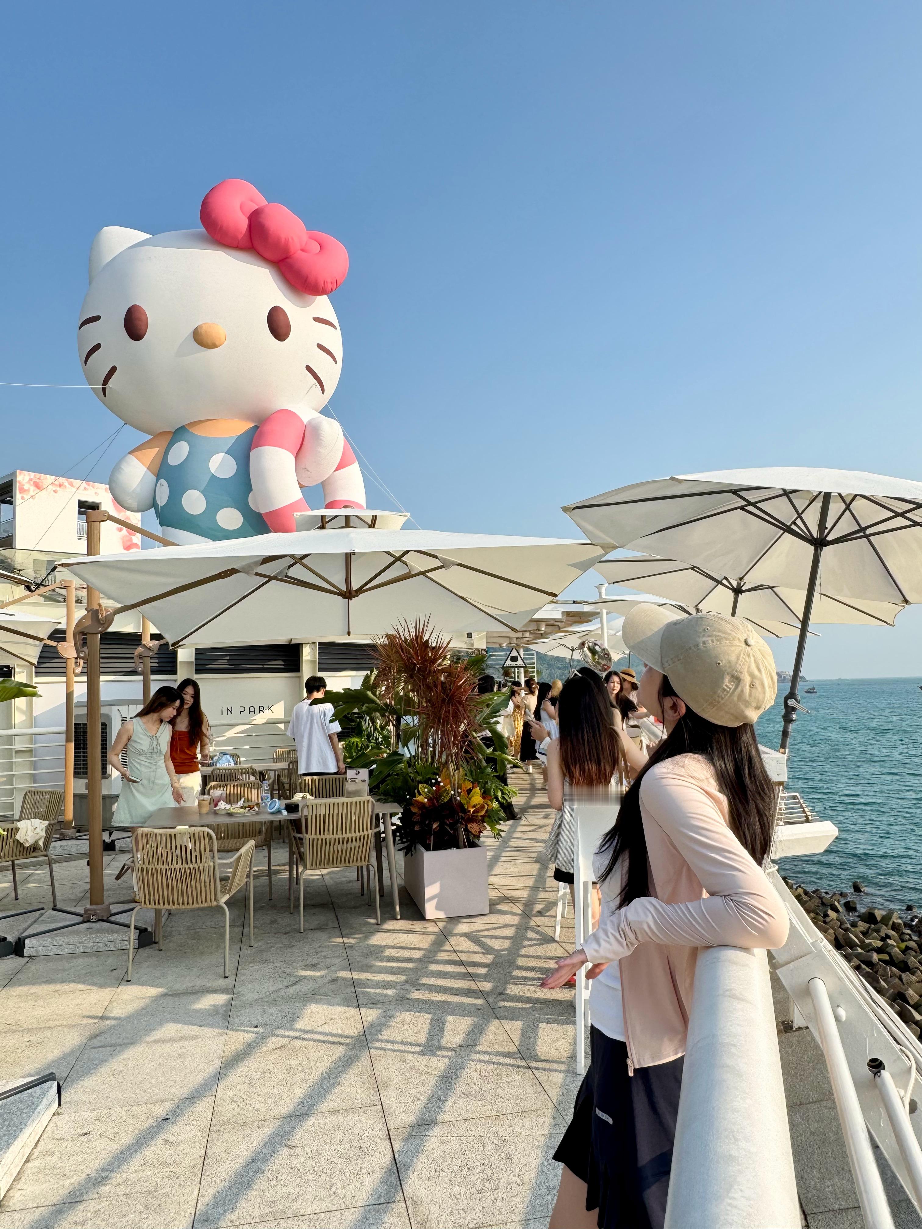 偶遇到黑皮Hello Kitty了！！[爱慕]  ​​​