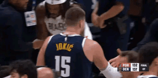 波特兰开拓者 太暖心了！开拓者加时132-137不敌掘金，赛后一幕直接看哭不少球