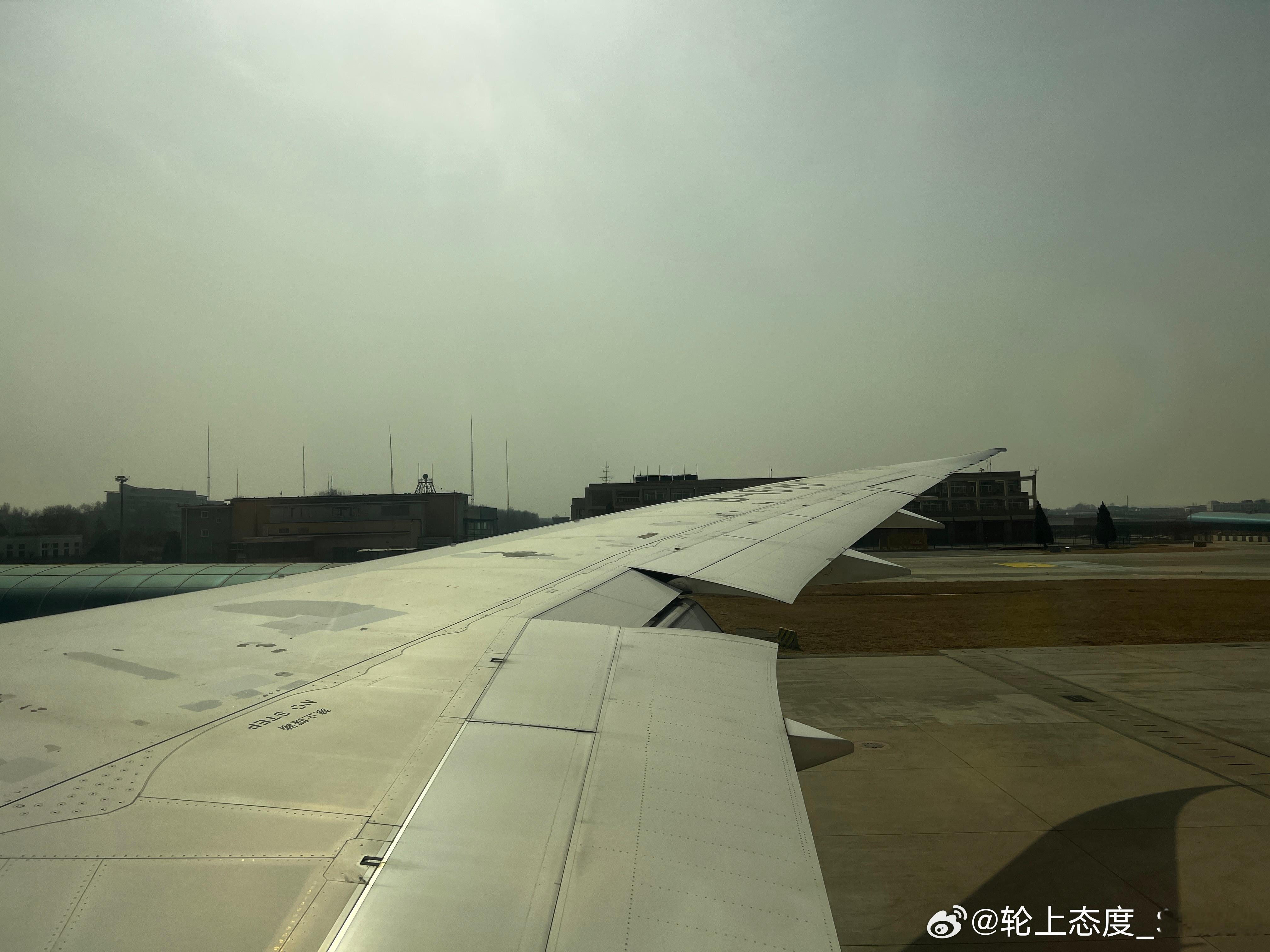 出门就堵车到达就登机787执飞机上有wifi今天真是适合搬砖的一天[doge] 