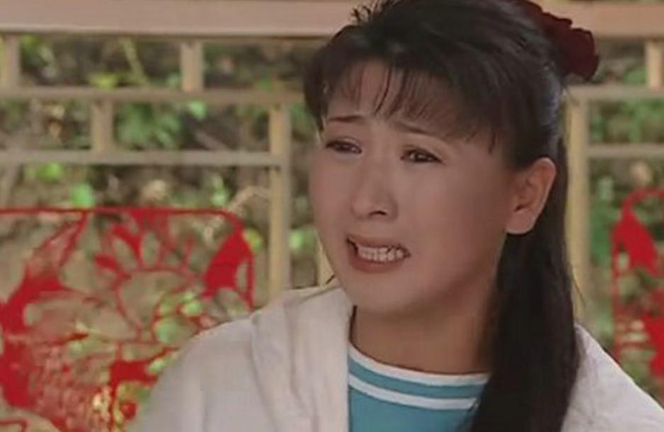 闫学晶哭穷，儿子一年挣80万才够维持日常，挣10几万太少了。
对闫学晶印象其实不