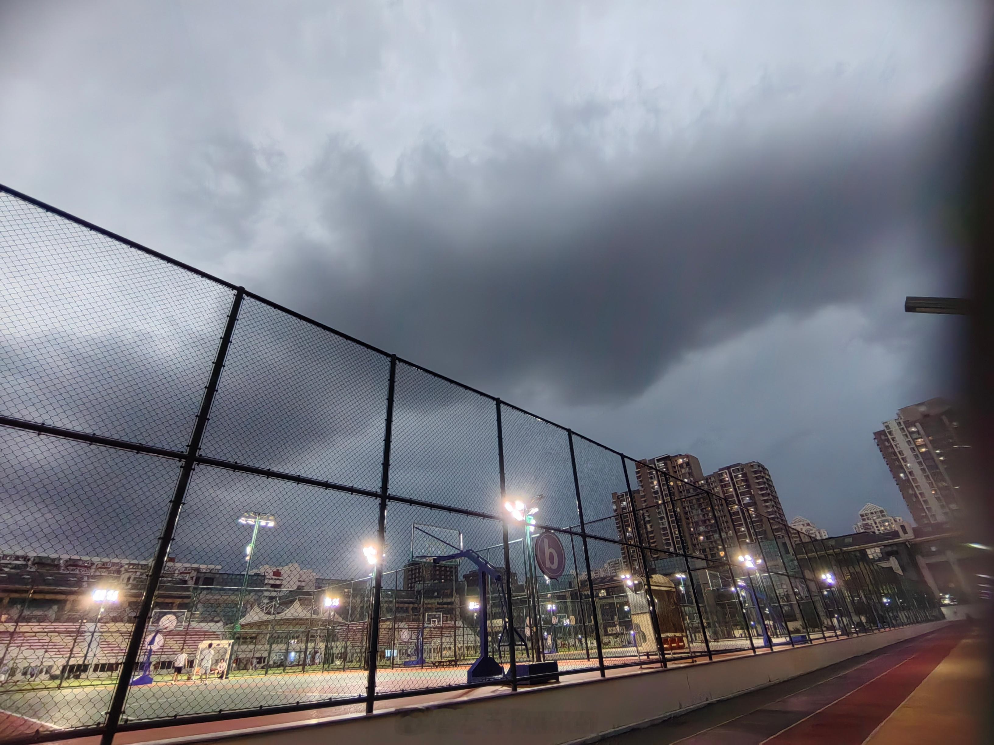 跑步数据控 雷阵雨来了，跑了5公里草草收场即刻开跑想运动的心又脉动起来了 北京·