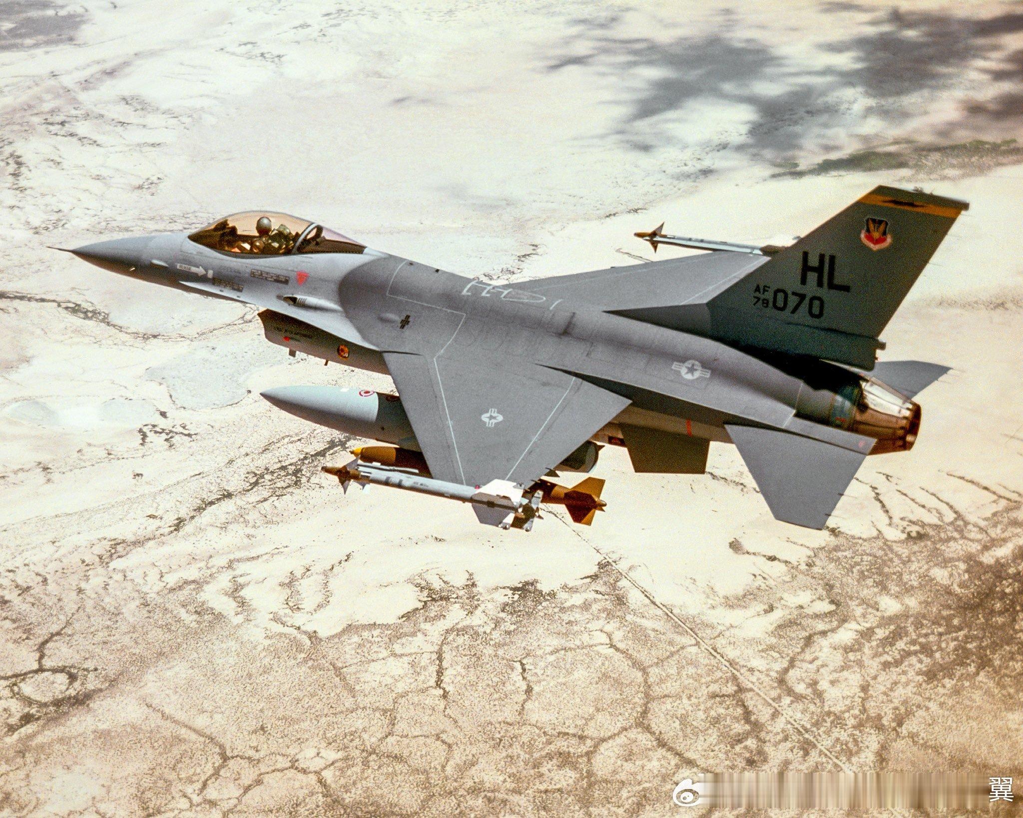 80年代的小平尾F-16A ​​​