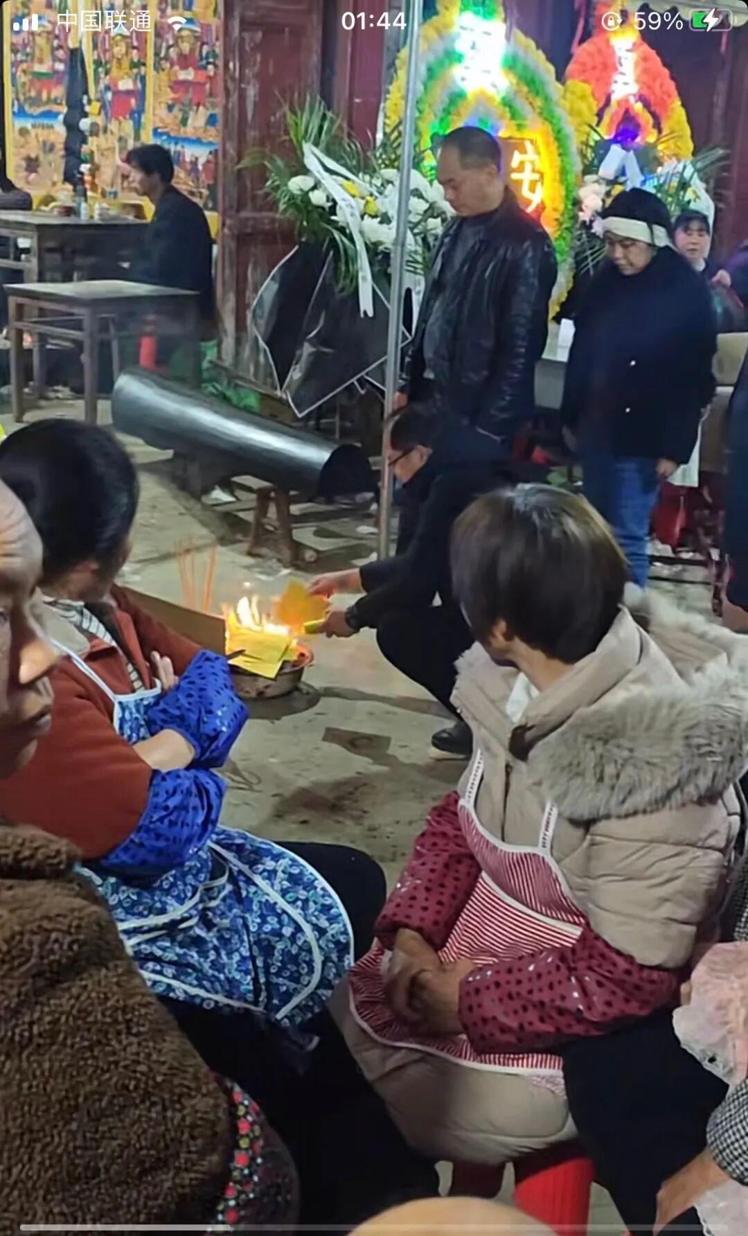 贵州一女子返工路上突发心梗离世，老板赶飞机来送最后一程，并霸气送上3万慰问金，给